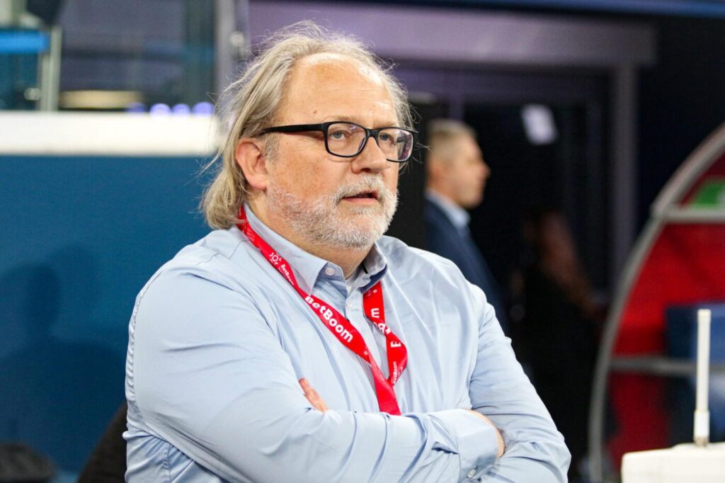 81eb3ec9-a62f-4dae-8a0e-63409bf11627