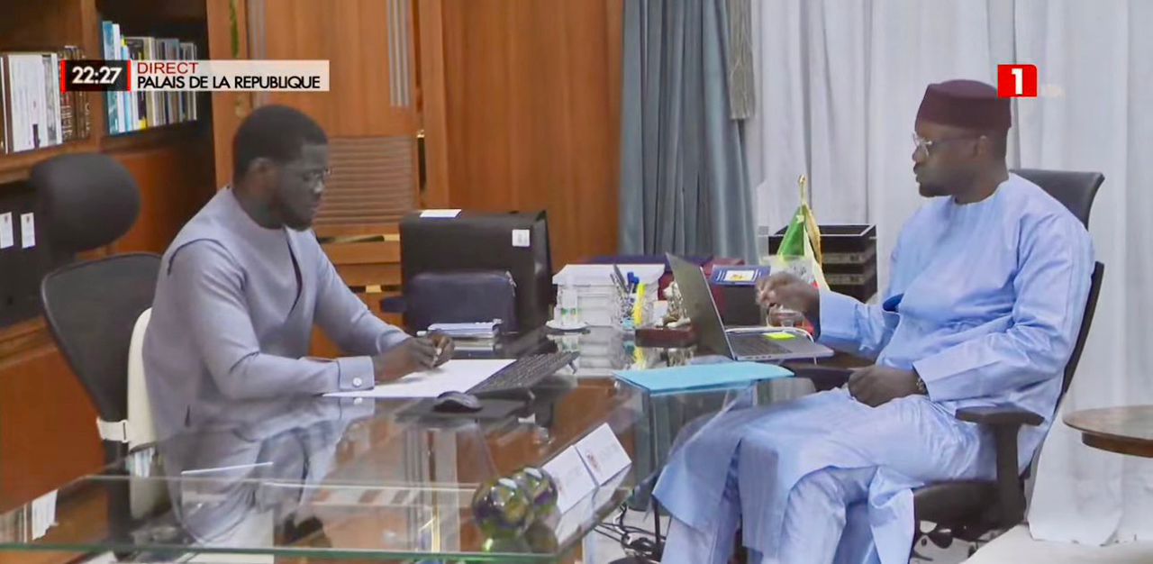 Government reshuffle drama: ministers narrowly avoid dismissal