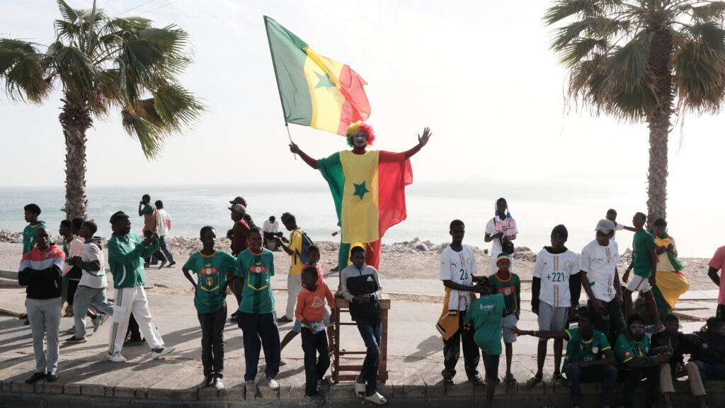 Des supporters de l'équipe de football du Sénégal lors d'un défilé de la coupe d'Afrique des nations dans les rues de Dakar, le 20 janvier 2026. (Image d'illustration)