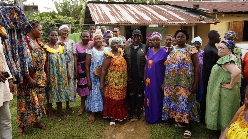 Minister Marcelle Ibinga with women in Woleu-Ntem