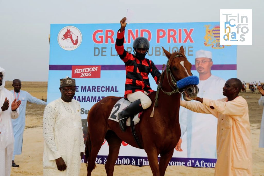 AEARCT President Idriss Ahmed Idriss addressing the crowd at the Grand Prix de la République