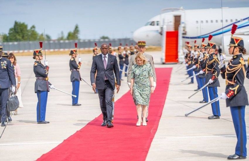 President Oligui Nguema and French Minister of Culture during bilateral talks