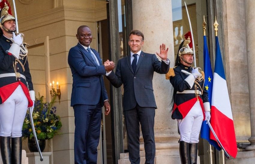 French President Emmanuel Macron and Gabonese President Oligui Nguema at the Élysée Palace