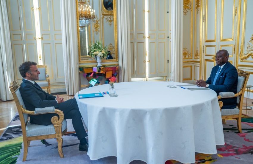 French President Emmanuel Macron and Gabonese President Oligui Nguema in a private meeting at the Élysée Palace