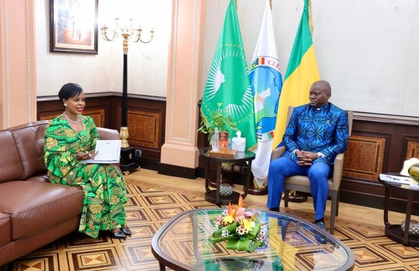 Gabonese president Brice Clotaire Oligui Nguema meeting with government officials